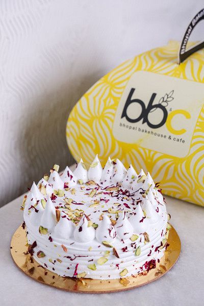 Rich Vanilla Cake
