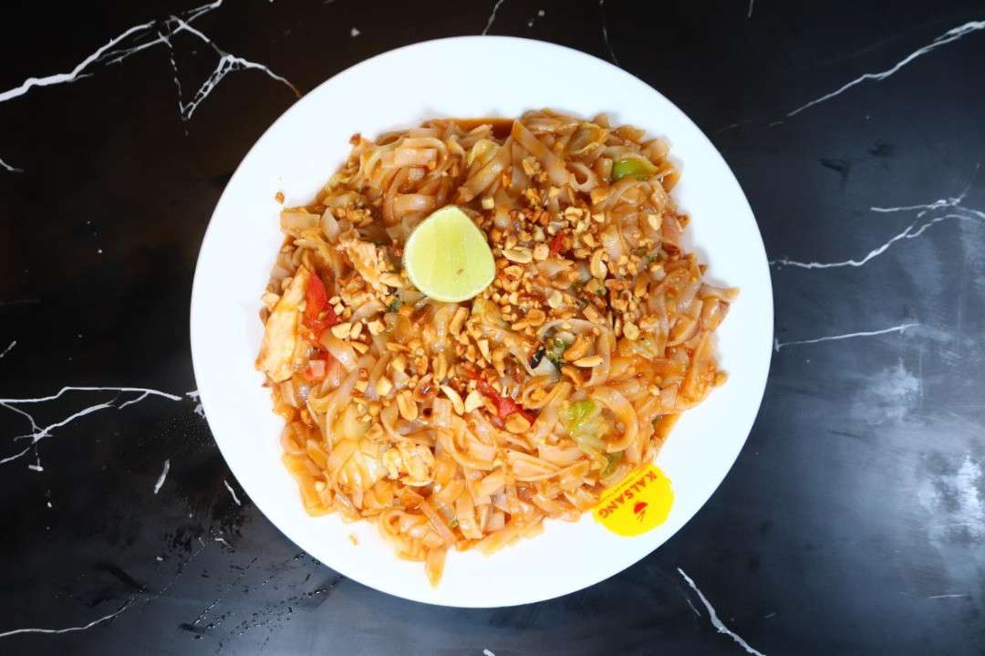 Phad Thai Noodles Chicken