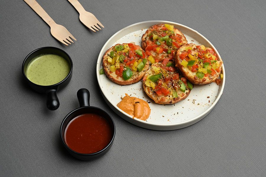 Vegetables Sprinkled Garlic Bread