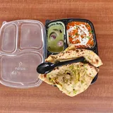 Lachha Parantha With Makhani Gravy Mini Meal