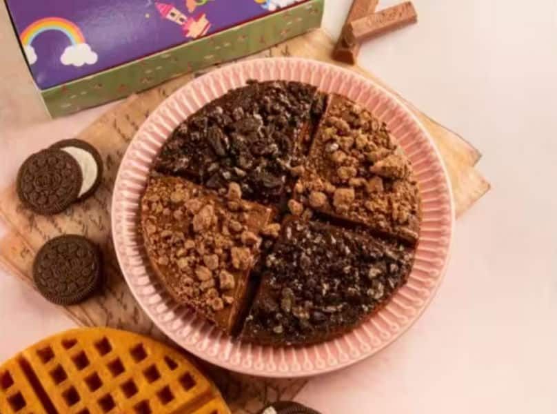 Oreo And Kitkat Waffle Pizza