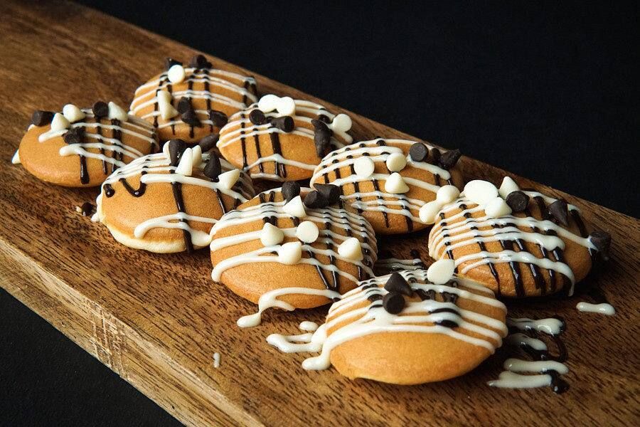 Dark White Affair Mini Pancake
