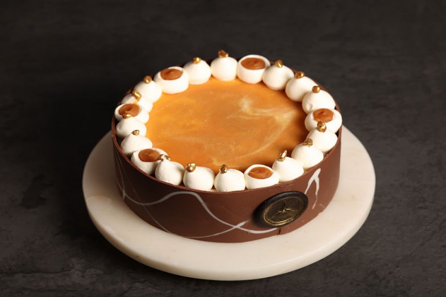 Vanilla & Salted Caramel Cake 1/2 Kg