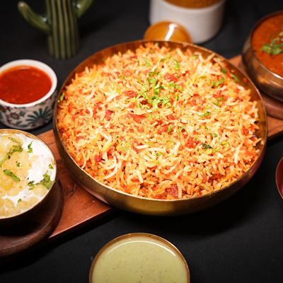 Angithi Dum Biryani With Gravy & Raita