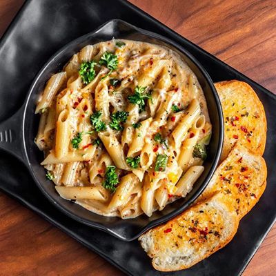 PASTAS & GARLIC BREADS