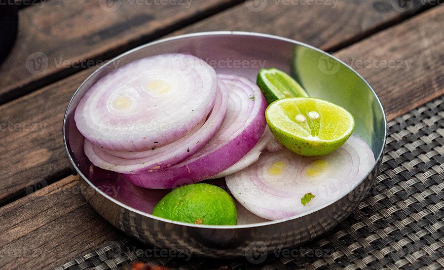Round Onion With Lemon