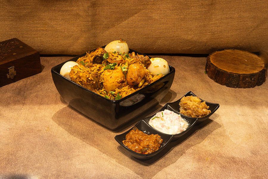 Chicken Biryani 3 Serve (Egg Raitha Brinjal Gravy Bread Halwa)