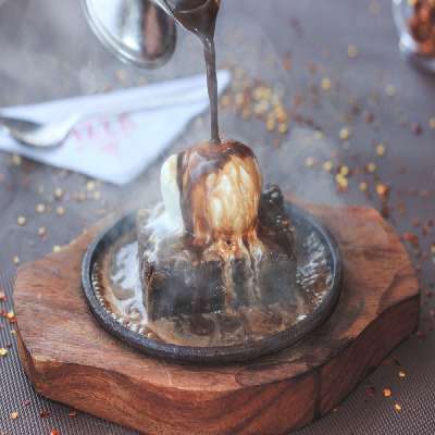 Sizziler Brownie With Icecream