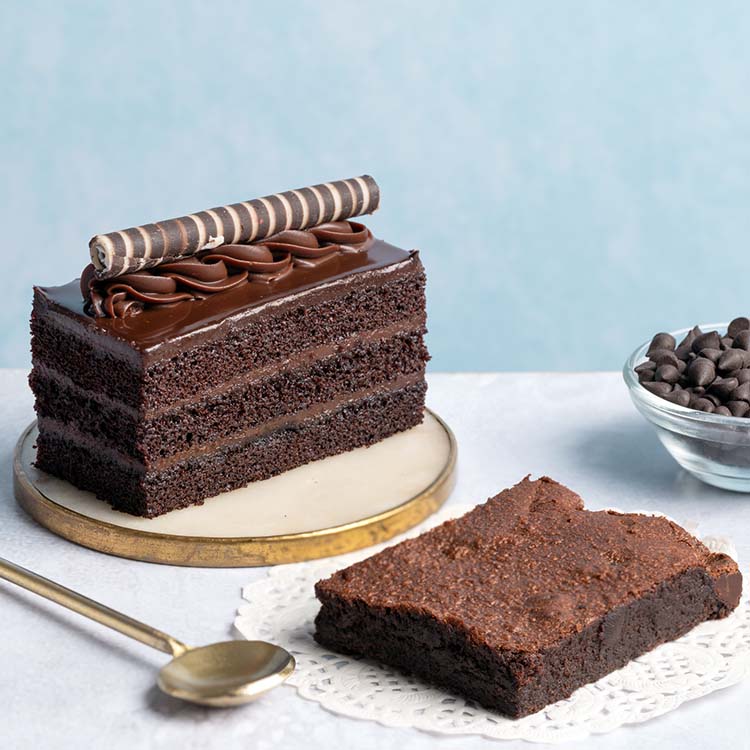 Choice of Eggless Pastry + Choice of Eggless Brownie