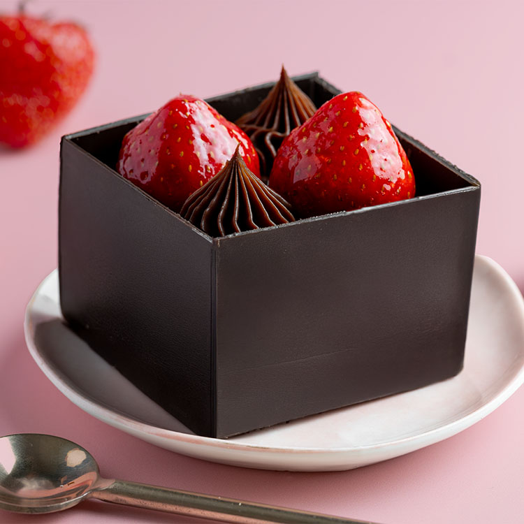 Strawberry & Chocolate Mousse Pastry [1 Piece]