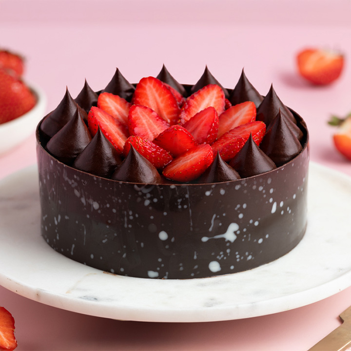 Strawberry Truffle Cake [540g]