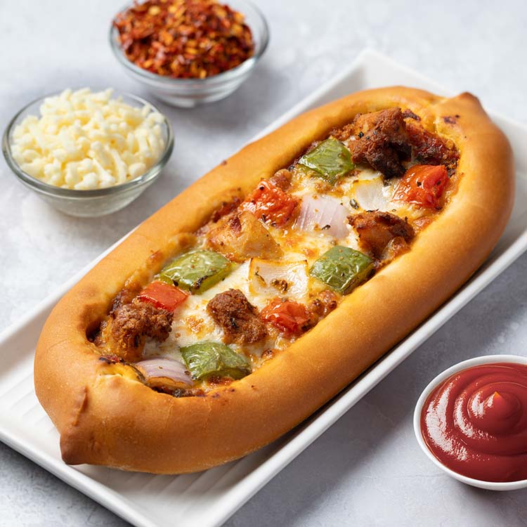 Chicken Tikka Boat Pizza [1 Piece]