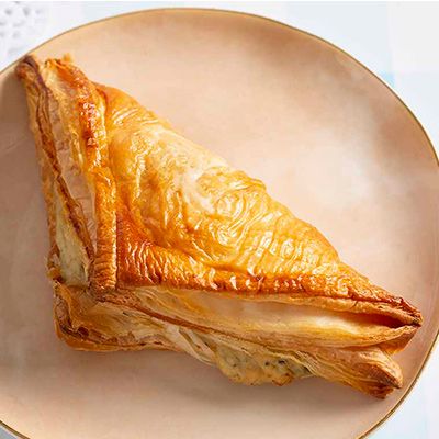 Spicy Paneer Puff [1 Piece]