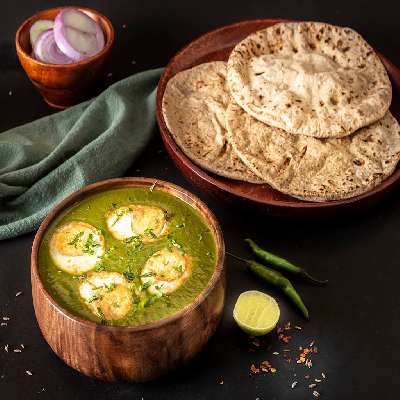 Egg Palak Curry And Rotis Meal - Diabetic Friendly