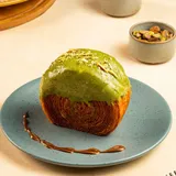 Pistachio Cromboloni