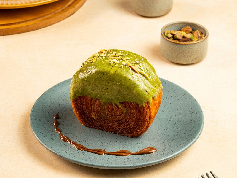 Pistachio Cromboloni