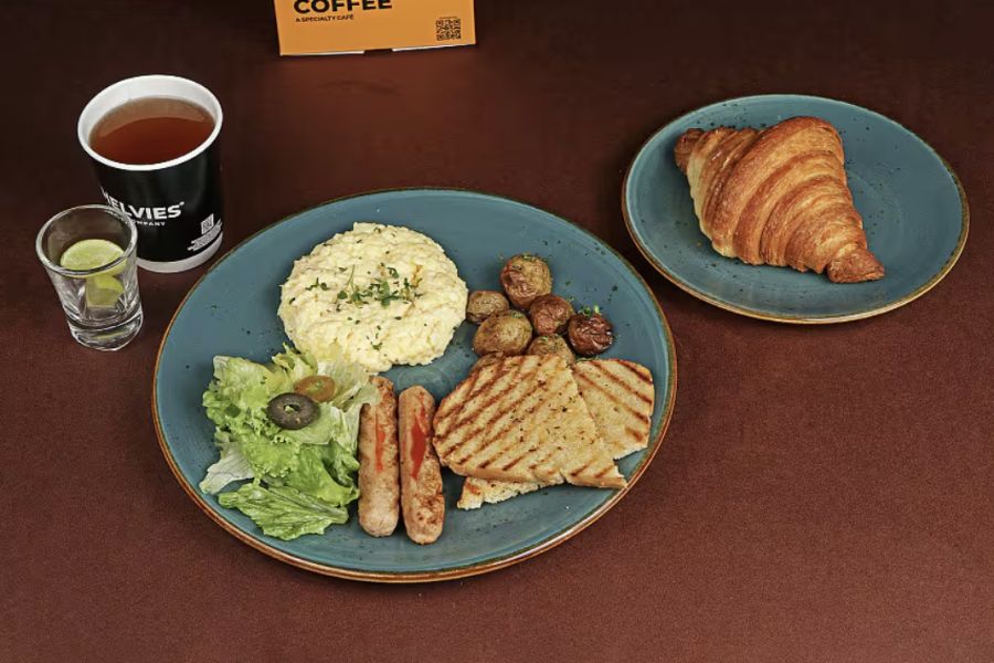 Chelvies Breakfast Combo