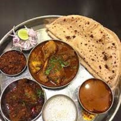Non-veg Thali (Butter Chicken + Dal Makhani, Rice, Papad, Naan Or Missi Roti, Raita, Salad) + Namkee