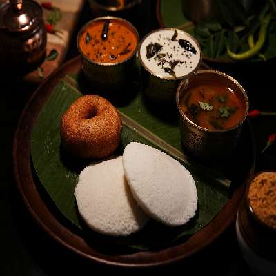 2 Idli + 1 Vada Combo