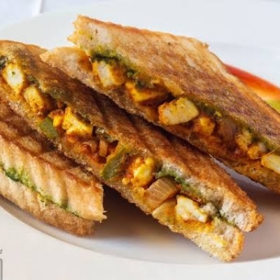 Tandoori paneer cheese grilled sandwich [ Jumbo bread ]